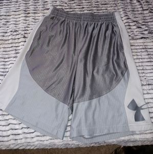Mens Large Under Armor shorts.